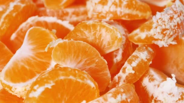 Segmento de mandarina giratoria pelada — Vídeos de Stock