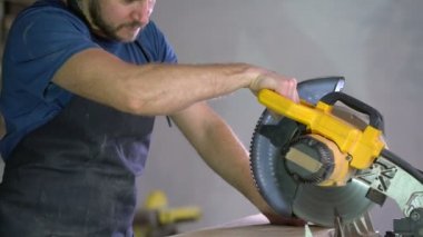 iş yerinde modern marangoz