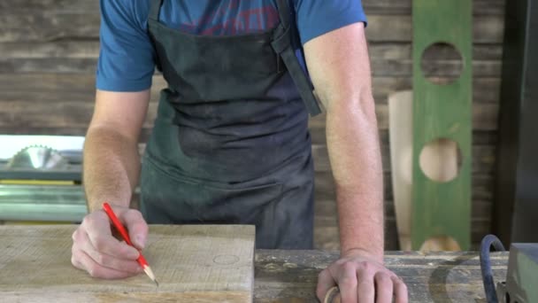 Σύγχρονη ξυλουργός στο χώρο εργασίας — Αρχείο Βίντεο