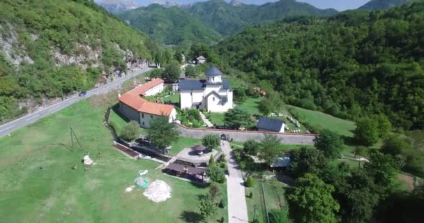 Vista aérea do Mosteiro Moraca — Vídeo de Stock