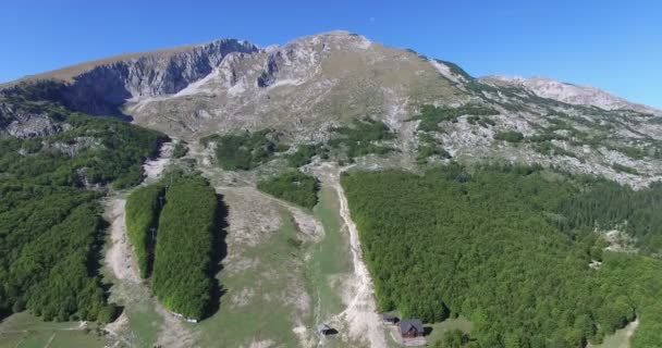 Flygfoto över bergen i Montenegro — Stockvideo