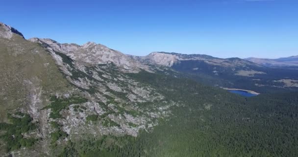 Vista aérea de las montañas de Montenegro — Vídeos de Stock