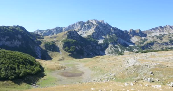 Berge in einem Nationalpark durmitor — Stockvideo