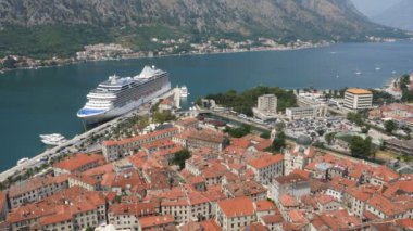 Karadağ Kotor Körfezi üzerinde seyir