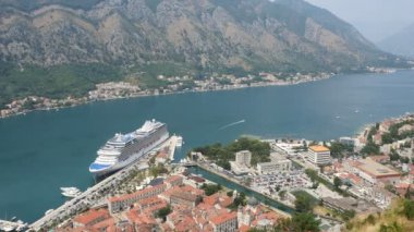 Karadağ Kotor Körfezi üzerinde seyir