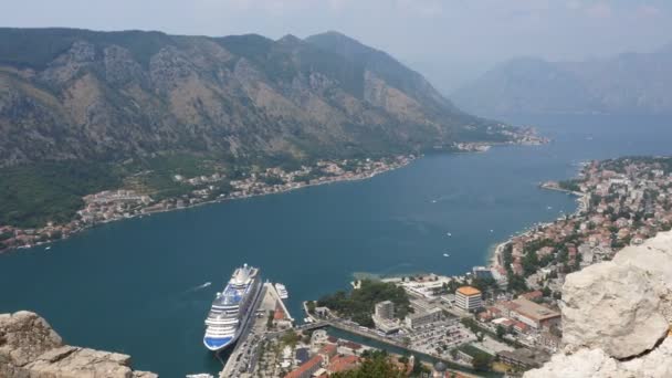 Mirando sobre la Bahía de Kotor en Montenegro — Vídeos de Stock