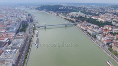 Budapeşte Tuna Nehri boyunca havadan görünümü