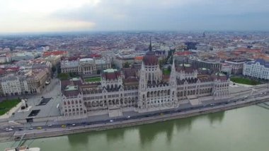 Budapeşte Tuna Nehri boyunca havadan görünümü