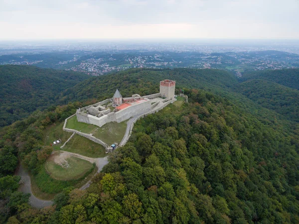 Luchtfoto van de oude stad Medvedgrad. — Stockfoto