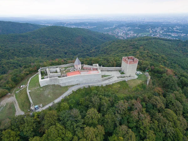 Luchtfoto van de oude stad Medvedgrad. — Stockfoto