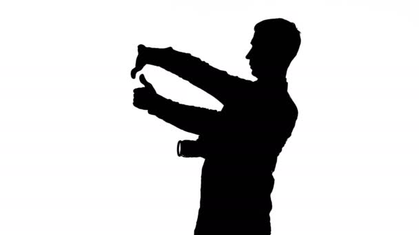 Fotógrafo em Silhouette Tirando Fotos — Vídeo de Stock