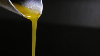 sonrasında işleme fabrika, depo gözünde akan taze yağ