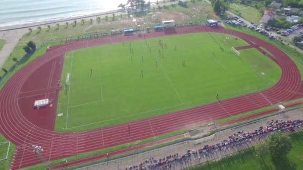 Вид с воздуха на стадион во время матча — стоковое видео