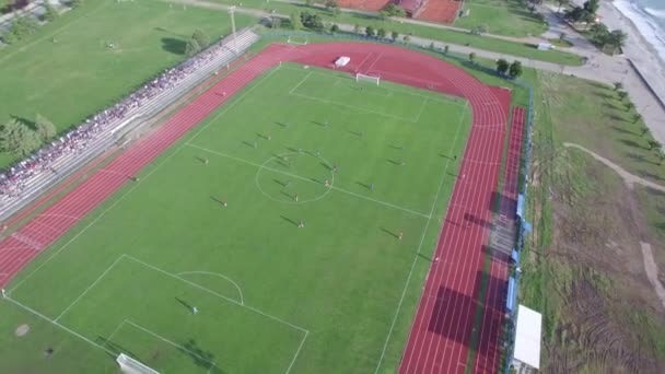 Вид с воздуха на стадион во время матча — стоковое видео