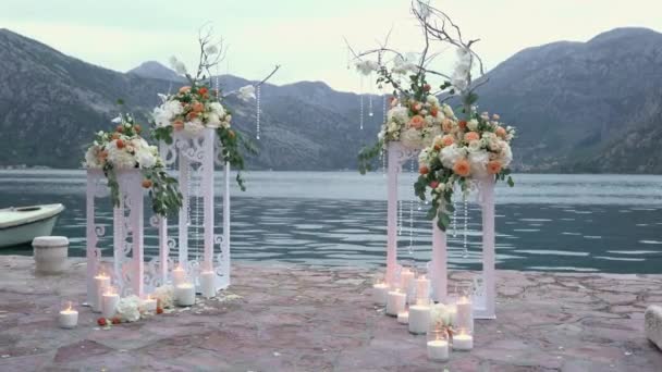 Прикрашене місце для весільної церемонії — стокове відео
