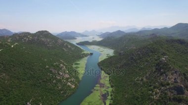 Karadağ 'ın Crnojevica Nehri Kanyonu, hava manzaralı.