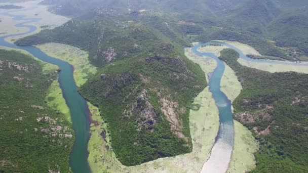 Karadağ 'ın Crnojevica Nehri Kanyonu, hava manzaralı. — Stok video