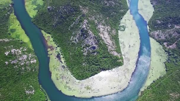 Karadağ 'ın Crnojevica Nehri Kanyonu, hava manzaralı. — Stok video