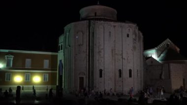 Zadar, Hırvatistan - 19 Temmuz 2016: Kilise St. Donat ve forum Zadar, Hırvatistan.