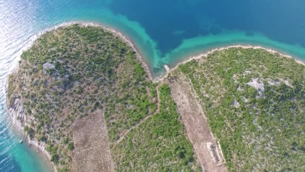 Luftaufnahme der herzförmigen Insel Galesnjak an der adriatischen Küste — Stockvideo