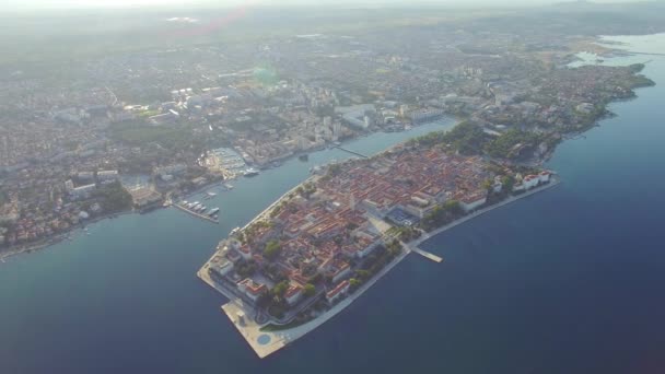 Vista aérea de la ciudad vieja de Zadar . — Vídeo de stock