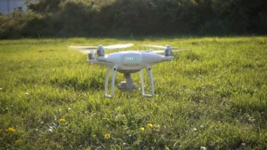 Drone açık havada uçar