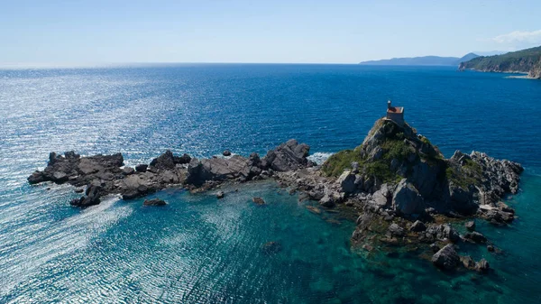 Veduta aerea delle isole di fronte alla città di Petrovac — Foto Stock