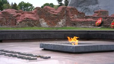 Brest, Belarus - 25 Eylül 2016: sonsuz alev Brest Kalesi içinde