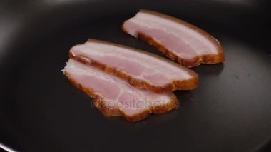 Kızartma tavası pastırma düşüyor