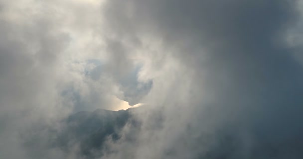 Über den Wolken fliegen — Stockvideo