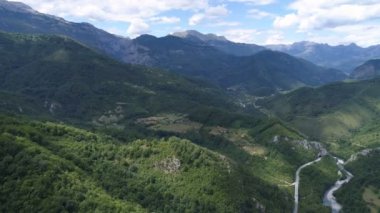 Morača river Canyon havadan görünümü