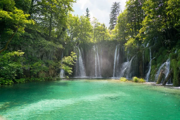 Magnificent waterfalls in Plitvice National Park — Stock Photo, Image