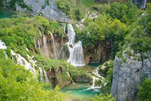 Magníficas cachoeiras no Parque Nacional de Plitvice — Fotografia de Stock