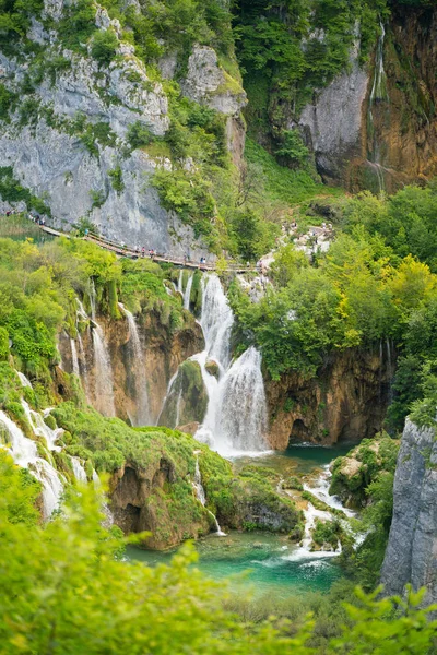 Magnifika vattenfallen i nationalparken Plitvice — Stockfoto