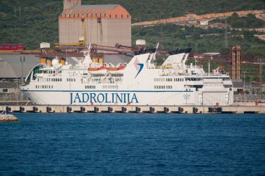Zadar, Hırvatistan - 20 Temmuz 2016: Jadrolinija Feribot Tekne Gazenica bağlantı noktası.