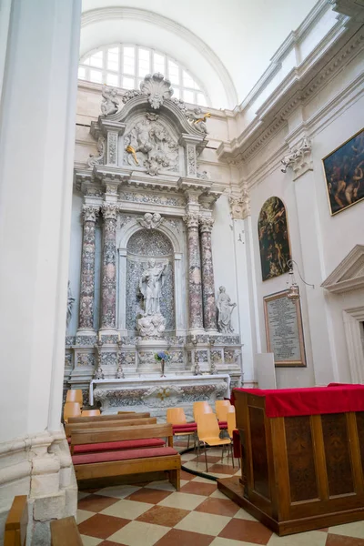 Dubrovnik, Croacia - 19 de julio de 2016: Asunción de la Catedral de la Virgen María — Foto de Stock