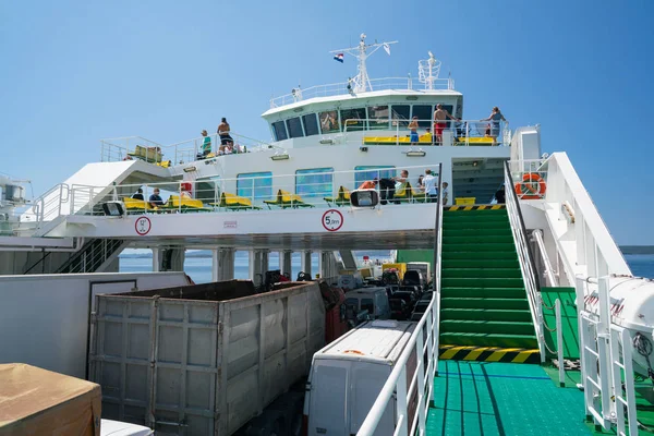 Zadar, Croatie - 20 juillet 2016 : sur le ferry - le chemin de Brbinj — Photo