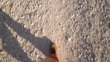yol ilk kişi görünümü çakıl
