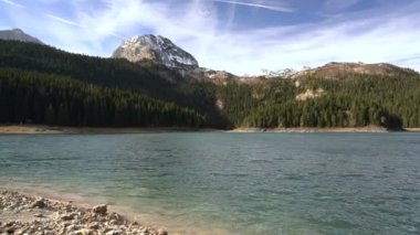 Güzel mistik göl. Kara Göl, Durmitor Milli Parkı