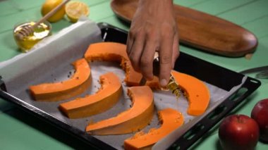 Şef Zeytinyağlı kabak dilimleri dökülen