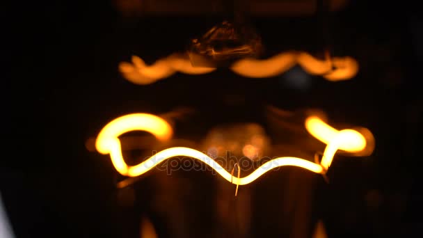 ampoule sur fond noir