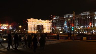 Moskova, Rusya - 27 Ocak 2018: insanlar için yeni yıl sermaye, Tverskaya Caddesi ortasına dekore edilmiş Meydanı'nda