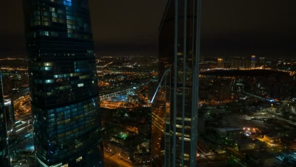 Vista nocturna de Moscú, y rascacielos del Centro Internacional de Negocios de Moscú — Vídeos de Stock
