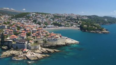 Eski Ulcinj şehrinin havadan görünüşü