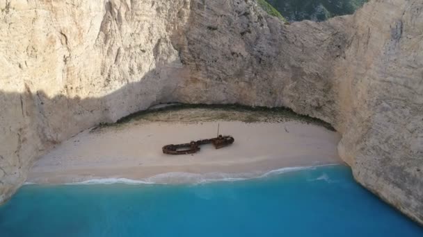 空中录像沉船湾 Navagio 海滩, 扎金索斯 — 图库视频影像