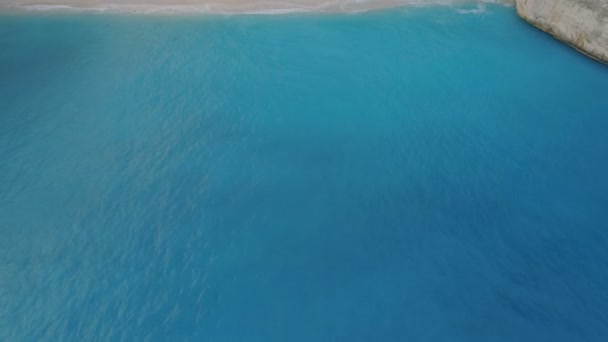 Антена кадри корабельну аварію Navagio пляжу затоки Закінф — стокове відео