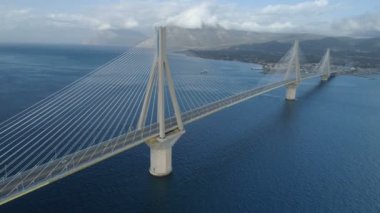 Uçuş üzerinde Charilaos Trikoupis köprü Rio-Antirio