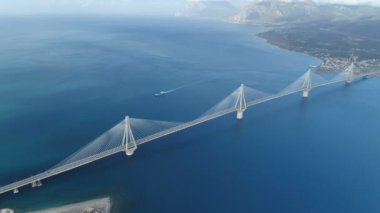 Uçuş üzerinde Charilaos Trikoupis köprü Rio-Antirio