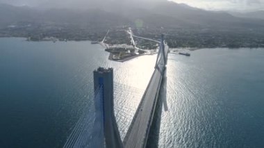 Uçuş üzerinde Charilaos Trikoupis köprü Rio-Antirio