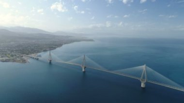 Uçuş üzerinde Charilaos Trikoupis köprü Rio-Antirio